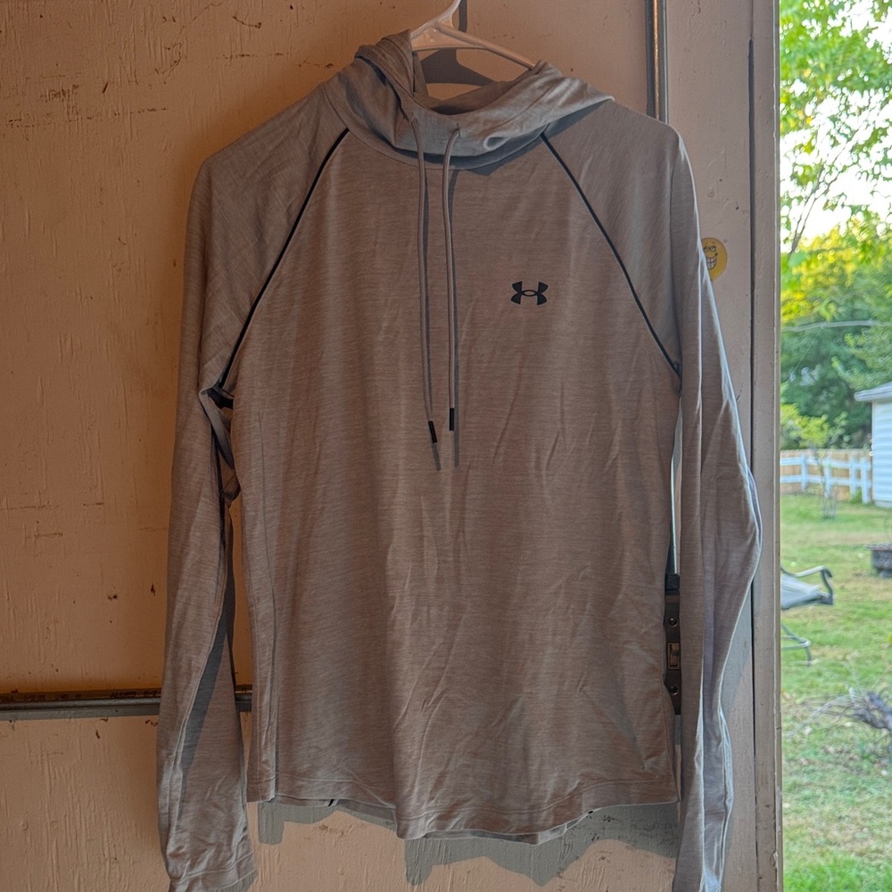Under Armour Women’s  Gray Long Sleeve Shirt
